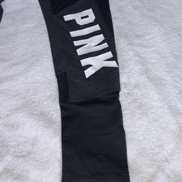 VS PINK YOGA ~ Leggings 🖤 - Picture 3 of 3